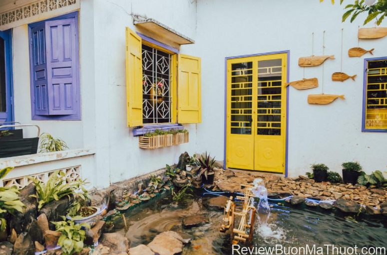 Bên ngoài Garden House