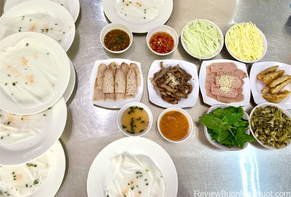 Bánh ướt thịt nướng (Ảnh – ntvvirus)